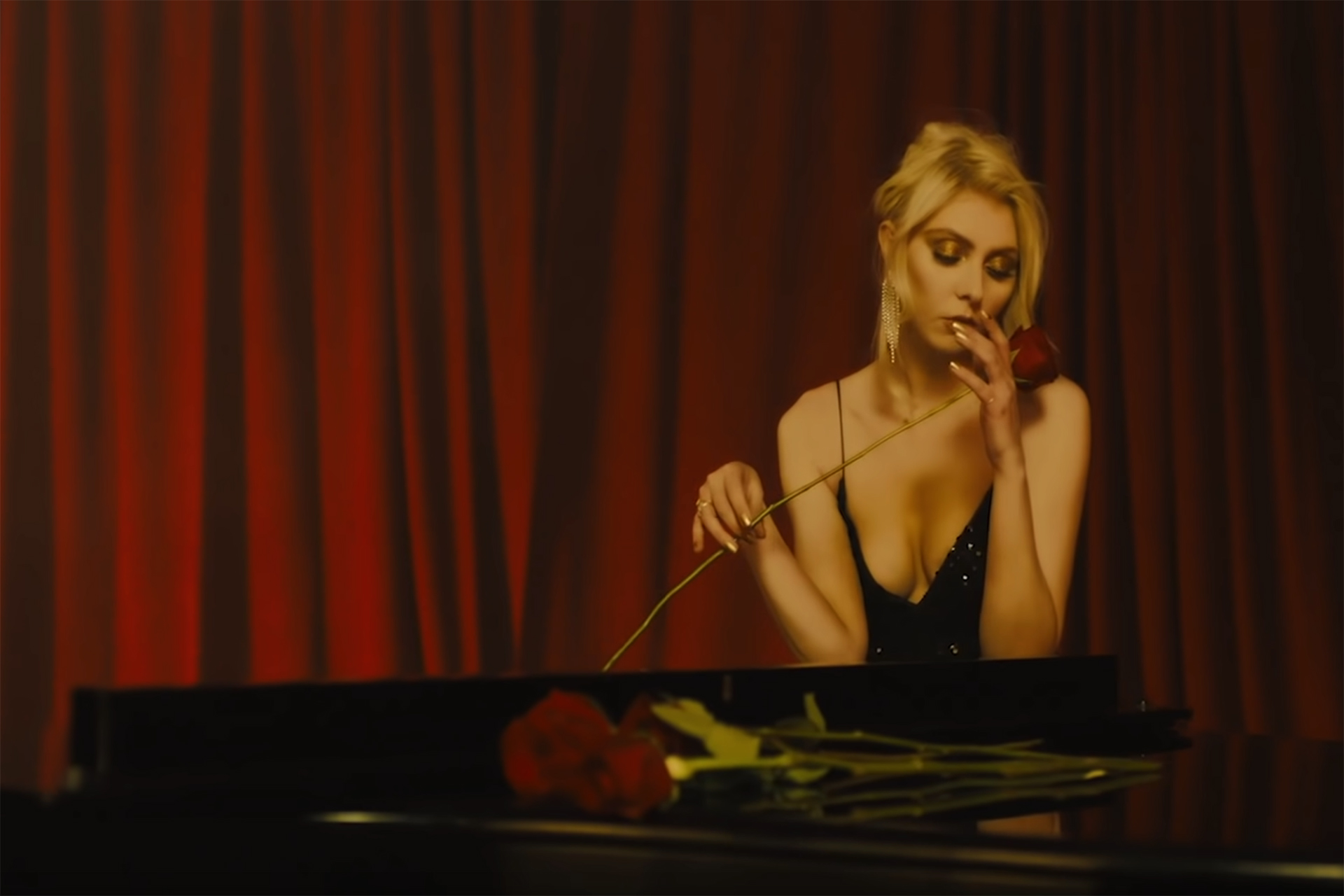 The pretty reckless певица. The pretty reckless концерт. The pretty reckless 25 обложка. The pretty reckless 25. Тейлор момсен 2023.
