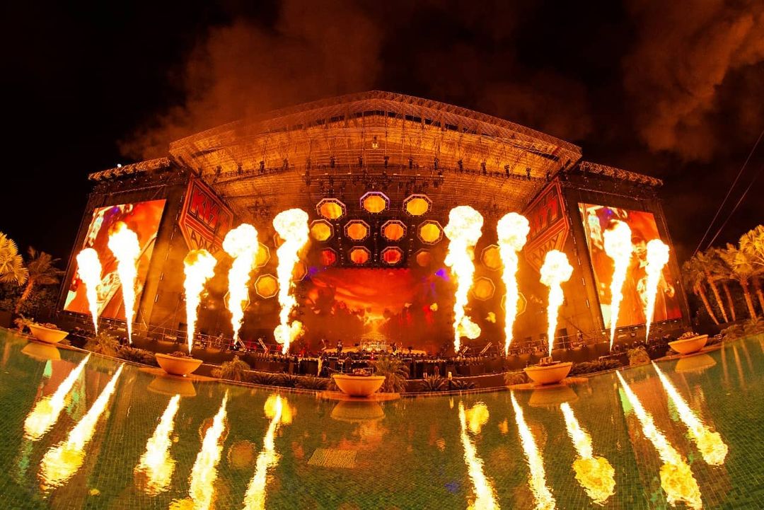 KISS Break Guinness World Records For Highest + Most Flame Projections In Music Concert